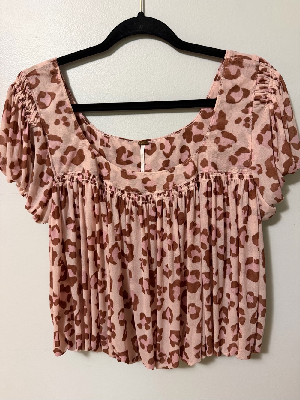 Free People Meg's Blouse Pink Leopard Cropped Top size Small Mesh Pleated